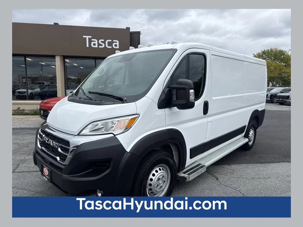 Used 2025 White Ram Base image 1