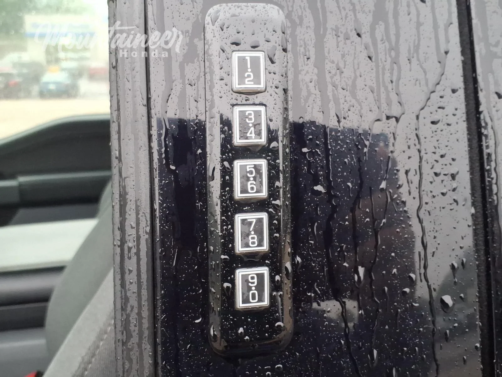 Used 2024 Atlas Blue Ford XLT image 15