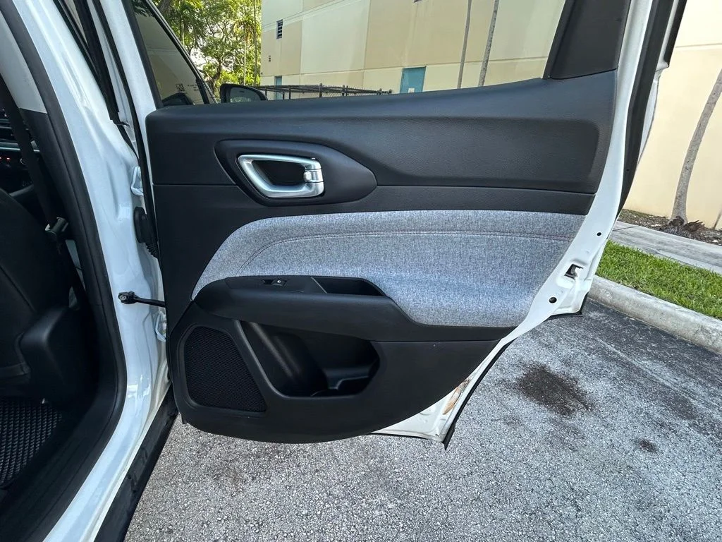 Certified Used 2022 White Jeep Latitude Lux image 33