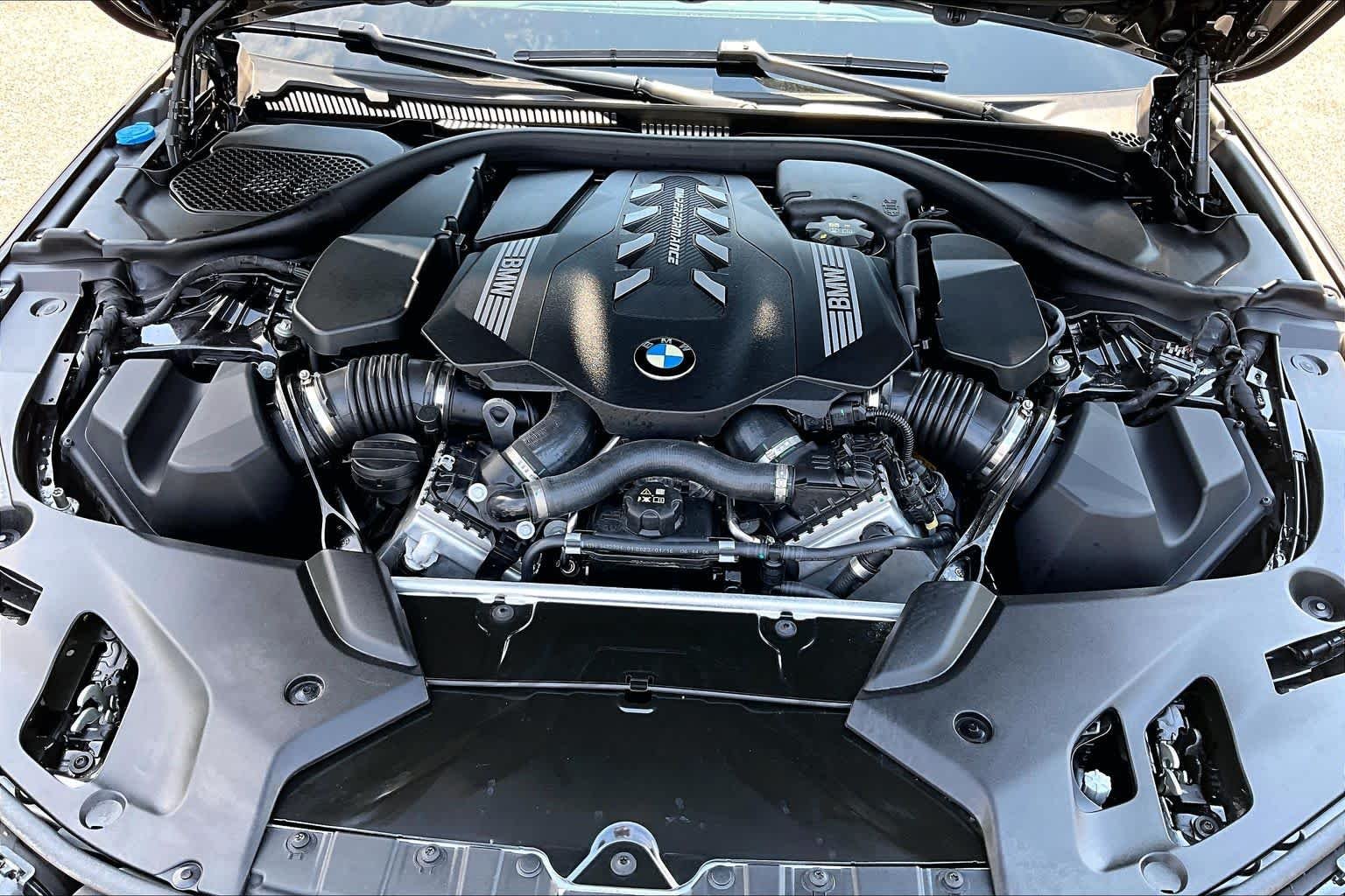 2023 BMW 5 Series M550i - Photo 33