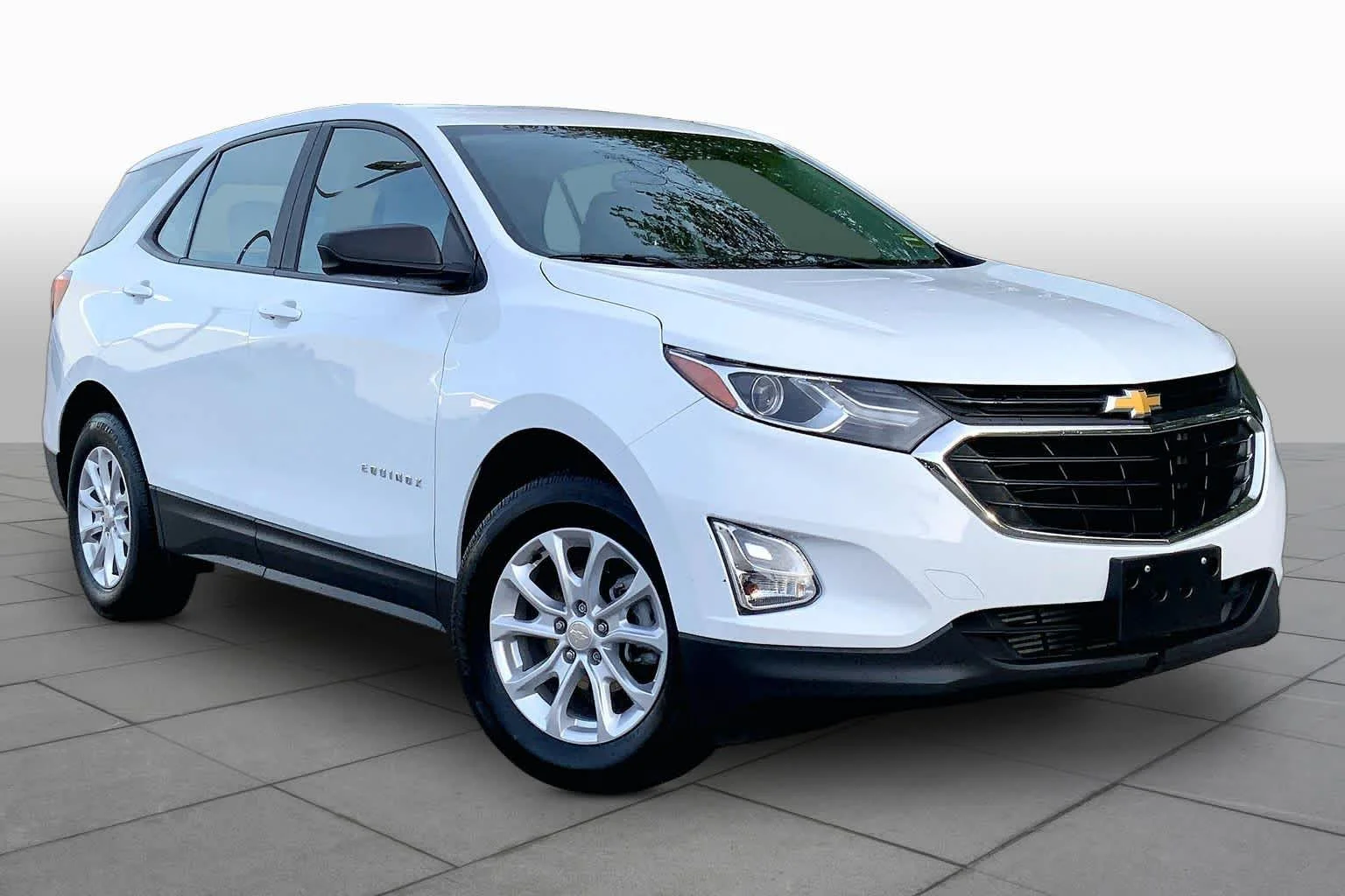 Used 2020 Summit White Chevrolet LS image 3