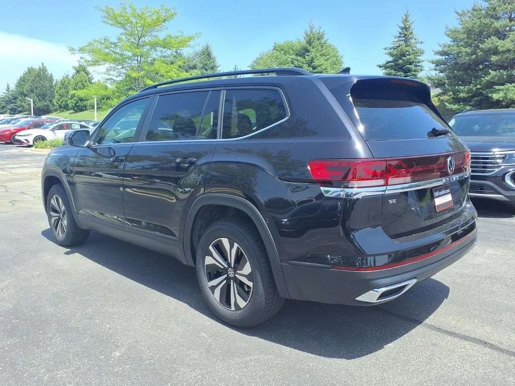 New 2026 Deep Black Pearl Volkswagen 2.0T SE image 4