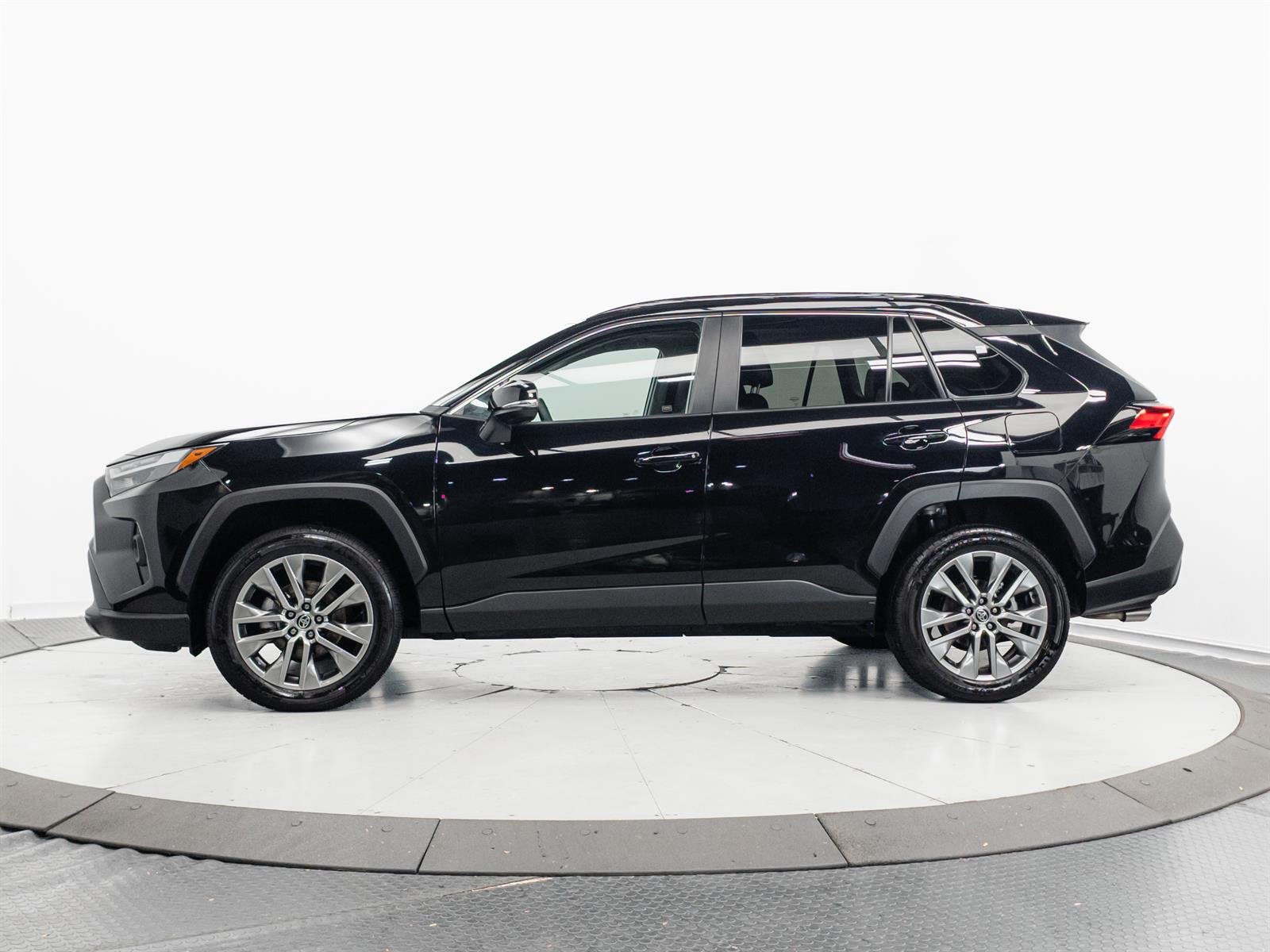 Used 2023 Black Toyota XLE Premium image 8