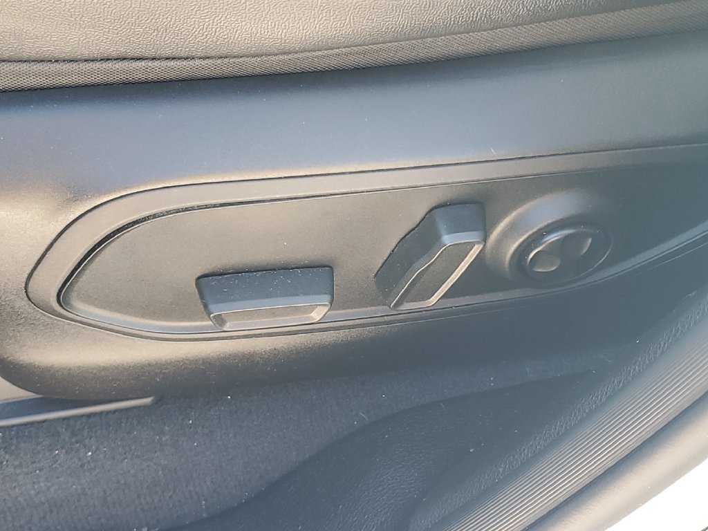 Used 2022 White Jeep Altitude image 16