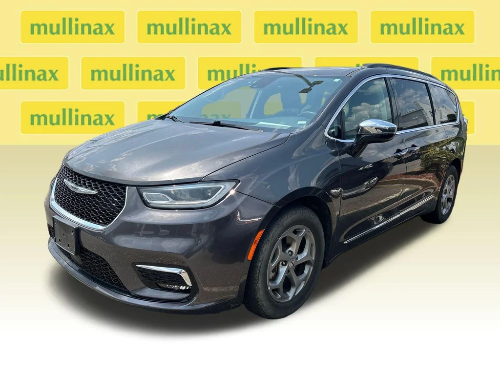 Used 2023 Gray Chrysler Limited image 6