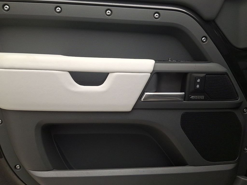 New 2026 Carpathian Grey Land Rover X-Dynamic SE image 8