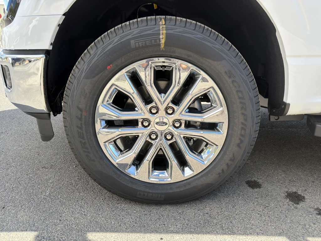 New 2026 Oxford White Ford XLT image 11