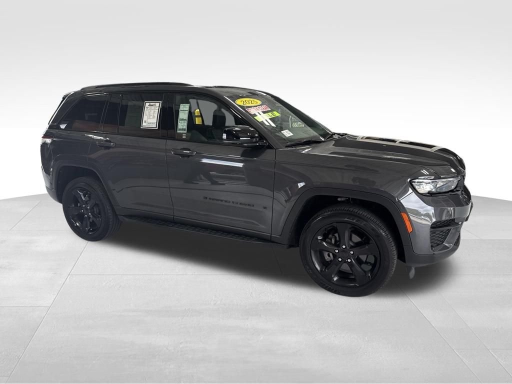 Used 2025 Gray Jeep Altitude X image 5