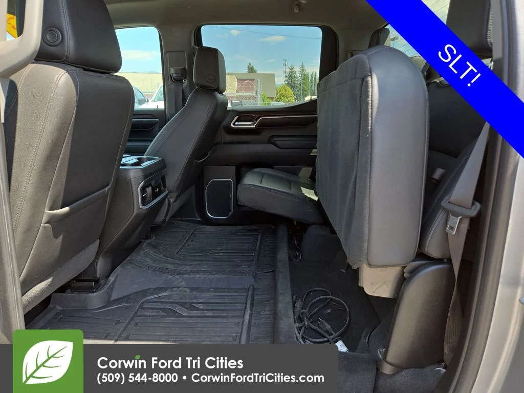 Used 2023  GMC SLT image 31