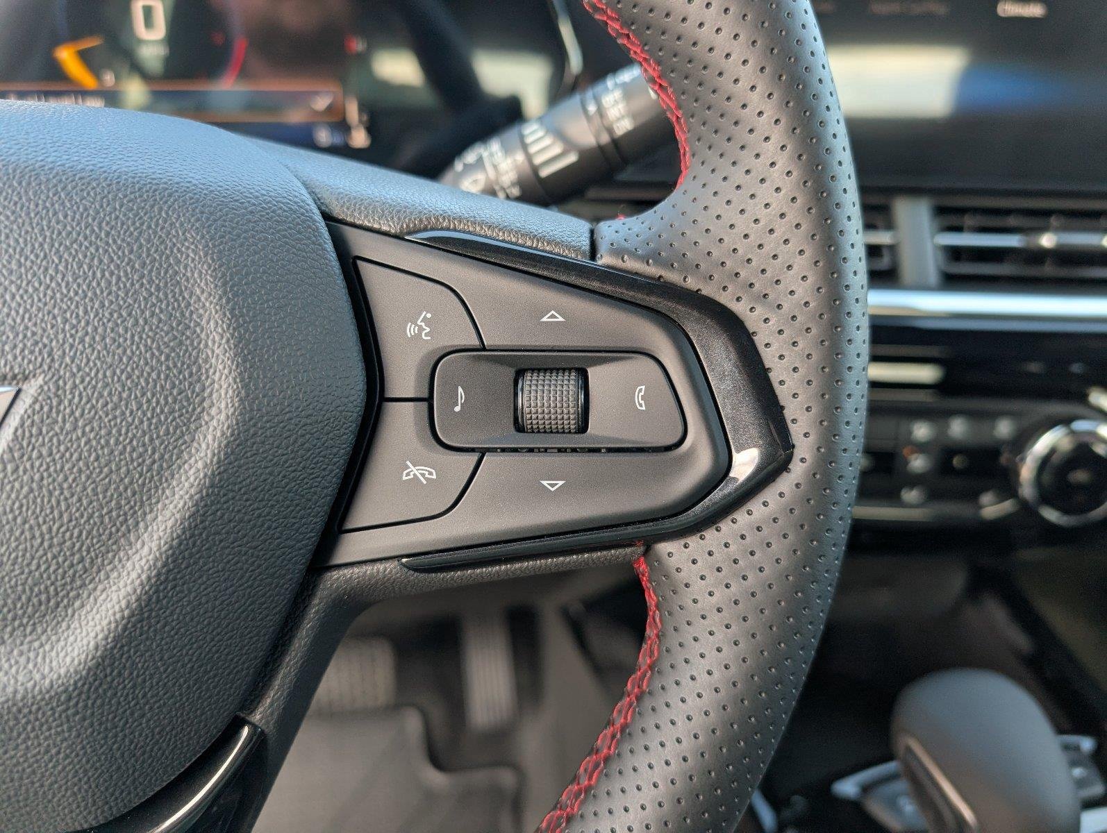 New 2026 Mosaic Black Metallic Chevrolet 2RS image 25