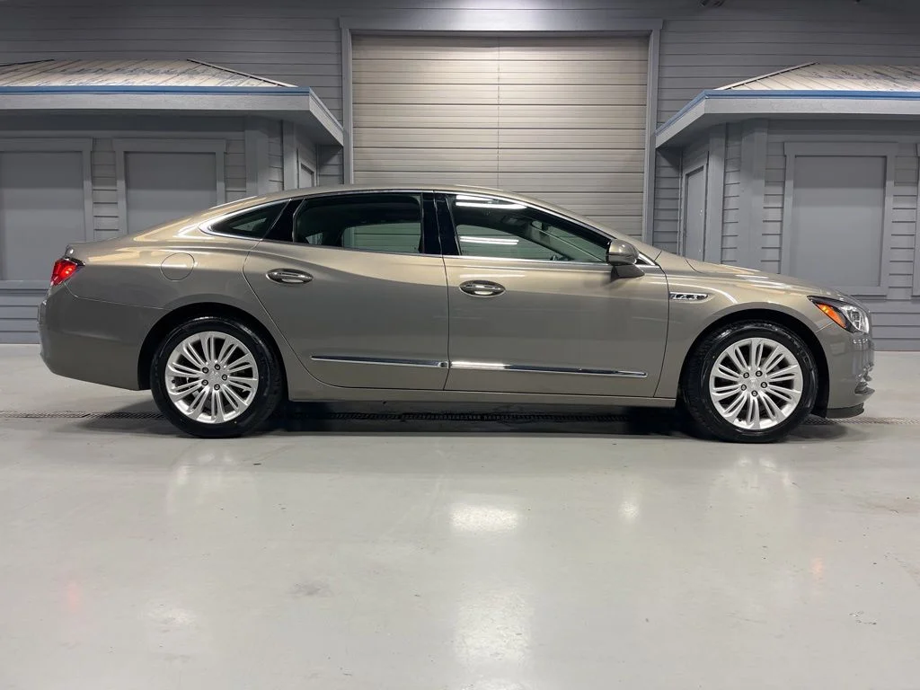 Used 2019 Pepperdust Metallic Buick Essence image 8