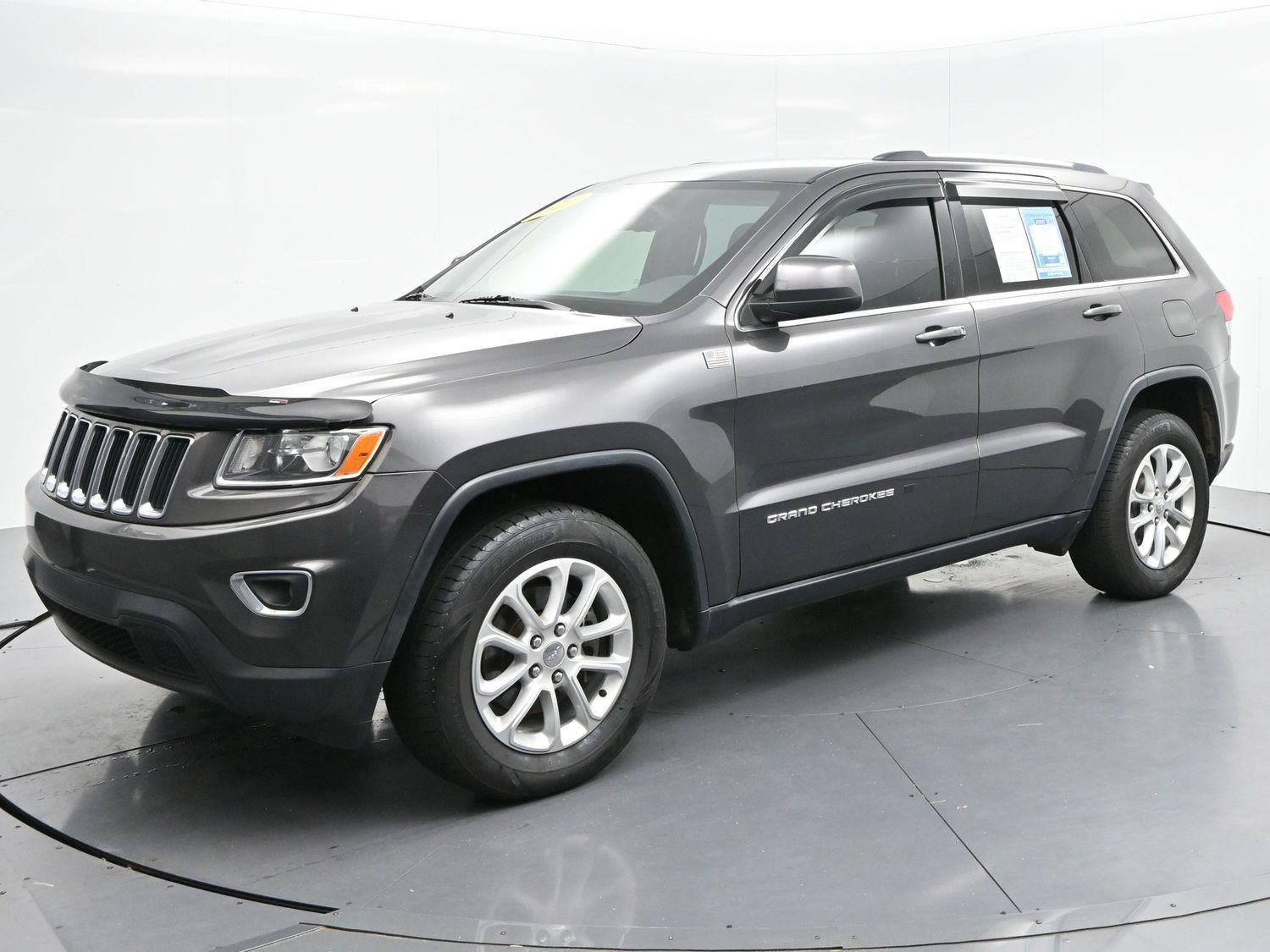 Used 2016 Granite Crystal Metallic Clearcoat Jeep Laredo image 3