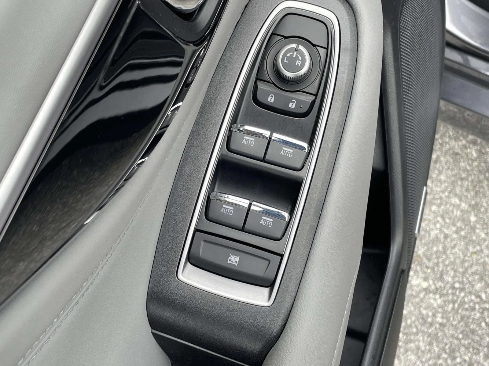 Used 2025 Magnetite Gray Metallic Subaru Limited image 6