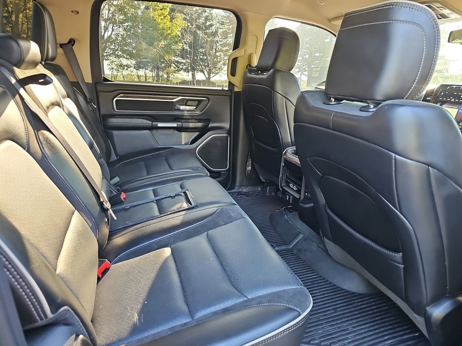 Used 2020 Diamond Black Crystal Pearlcoat Ram Laramie image 13