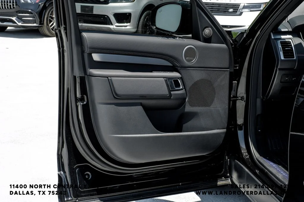 New 2026 Santorini Black Metallic Land Rover Dynamic SE image 45