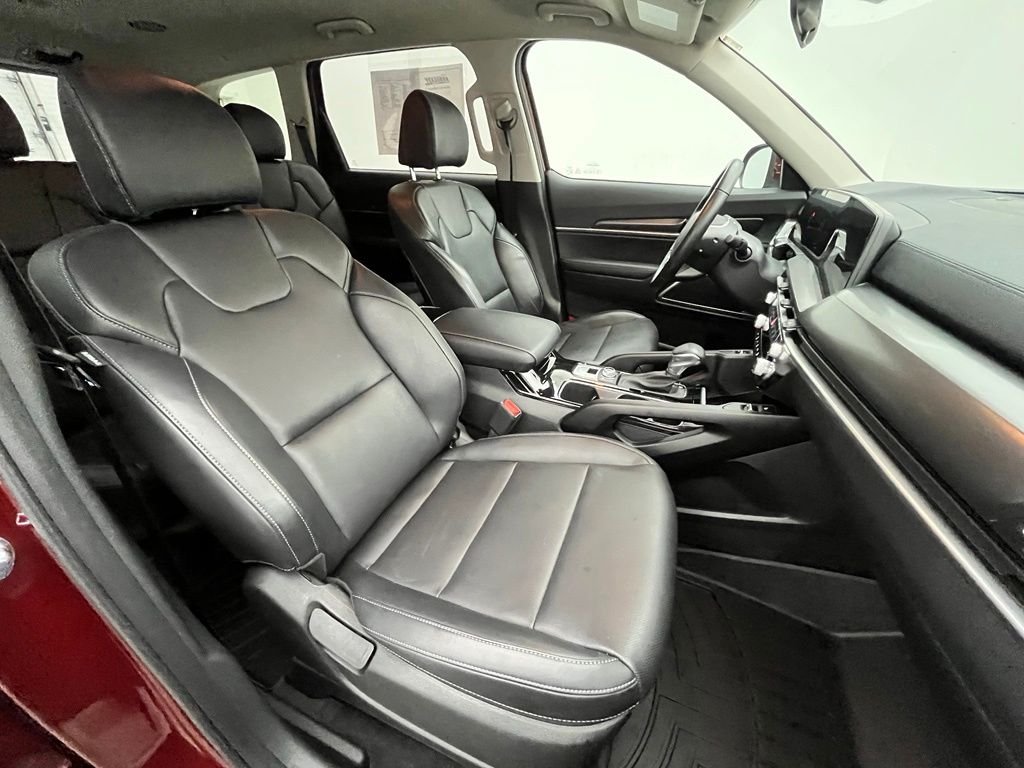 Used 2024 Red Kia S image 33