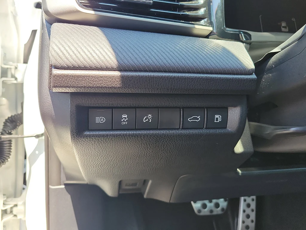 Used 2026 Ice Cap Toyota SE image 19
