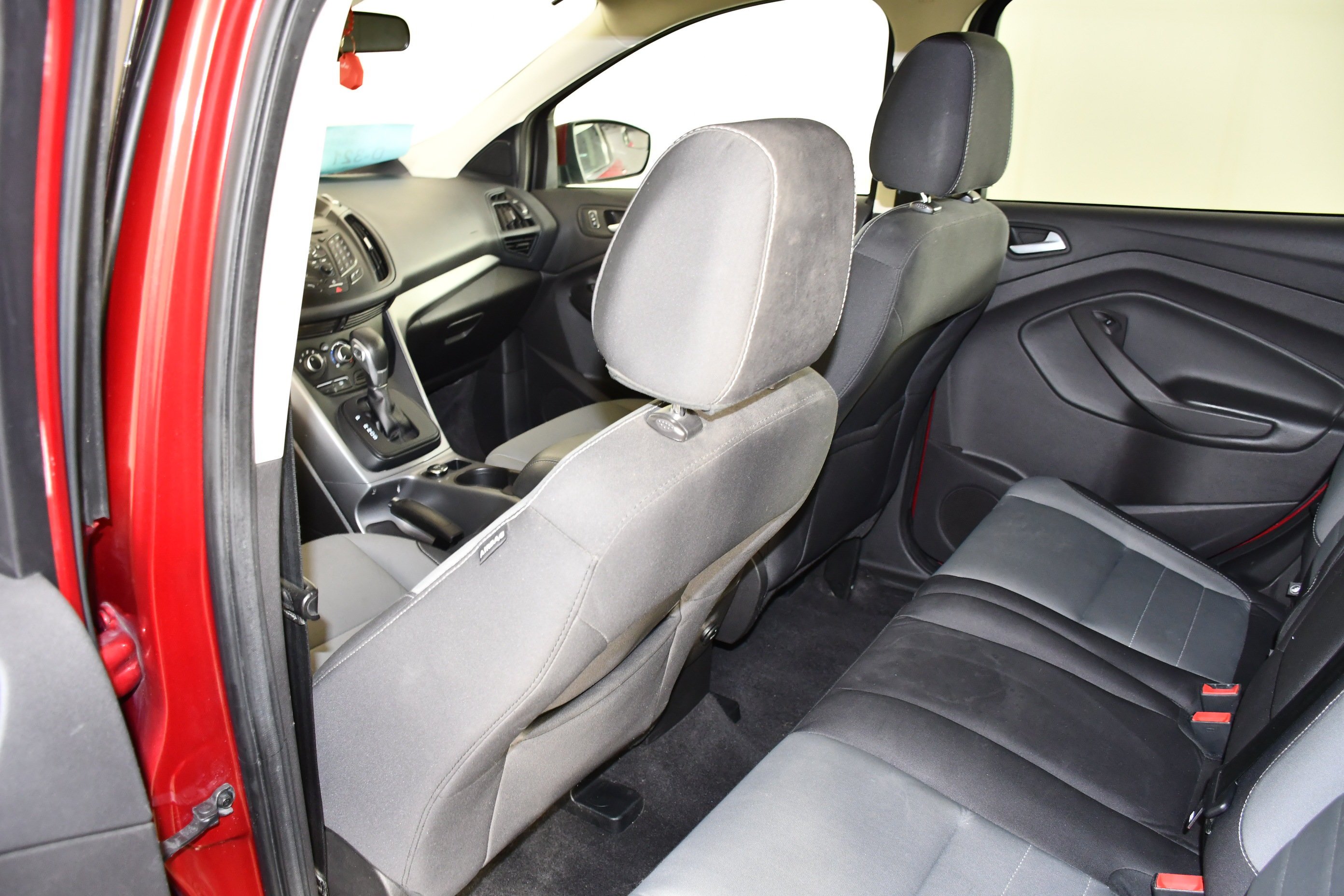 Used 2015 Ruby Red Metallic Ford SE image 46