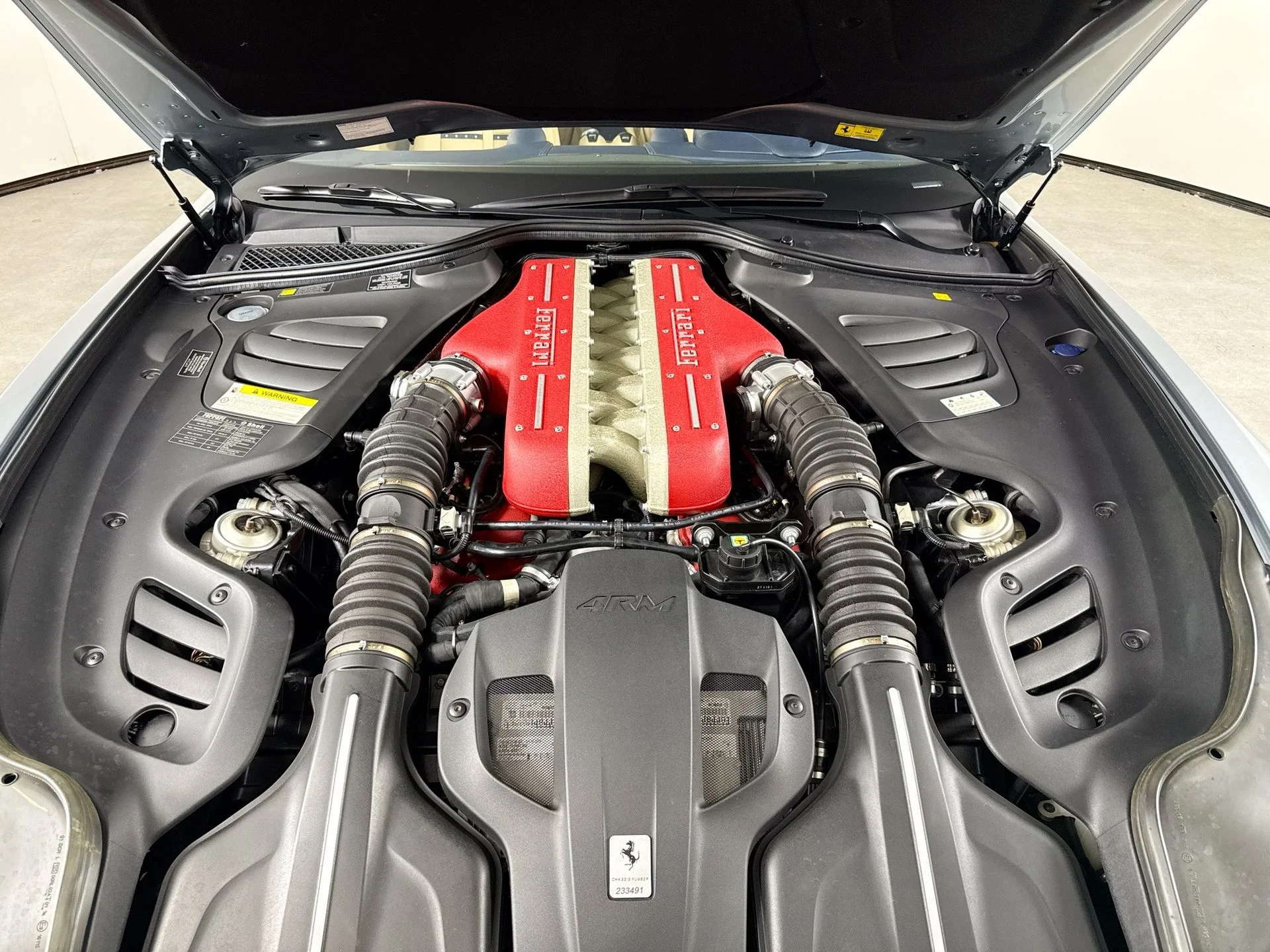Certified Used 2018 Grigio Titanio Metall Ferrari V12 image 21
