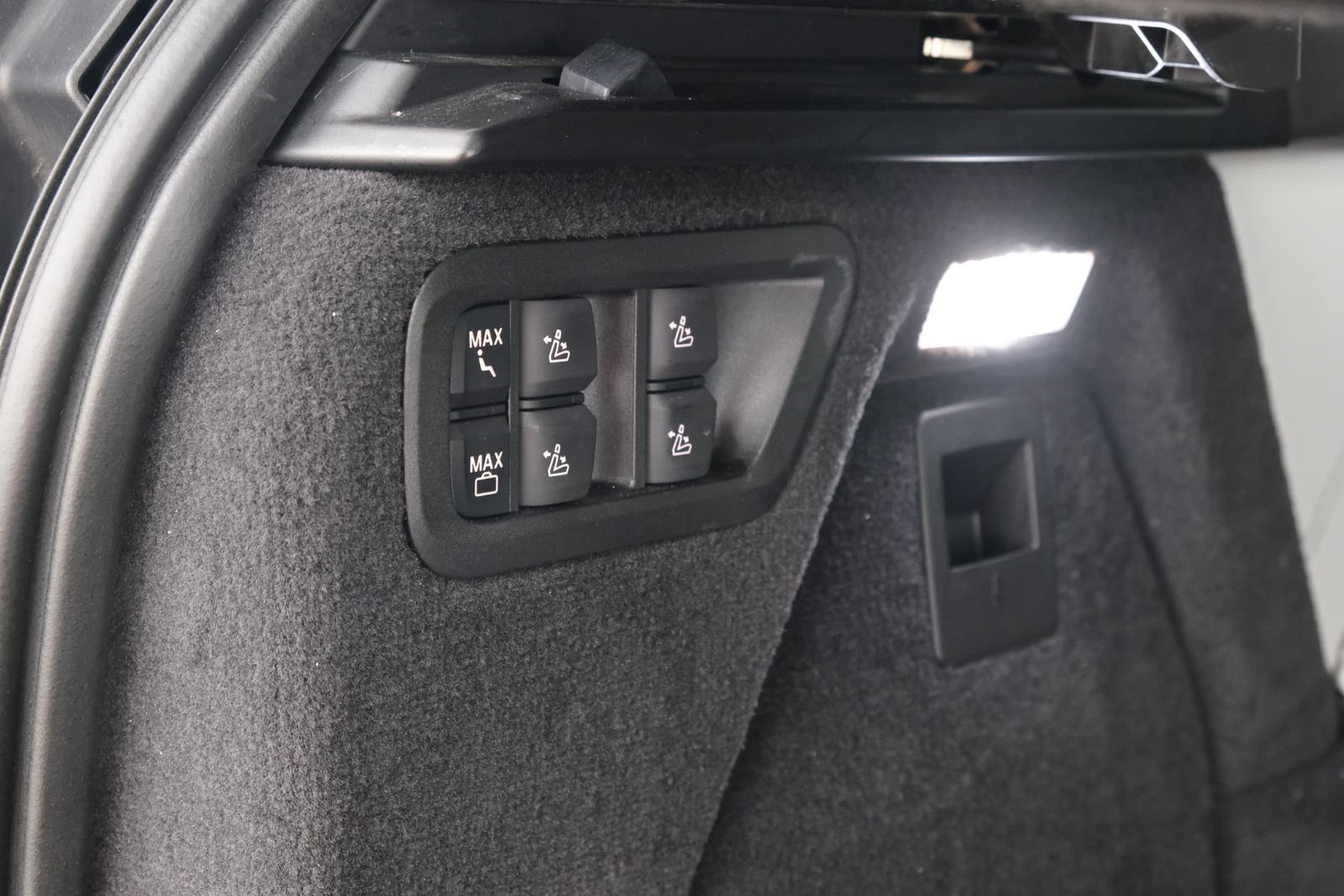 Used 2024 Black Sapphire Metallic BMW xDrive40i image 40