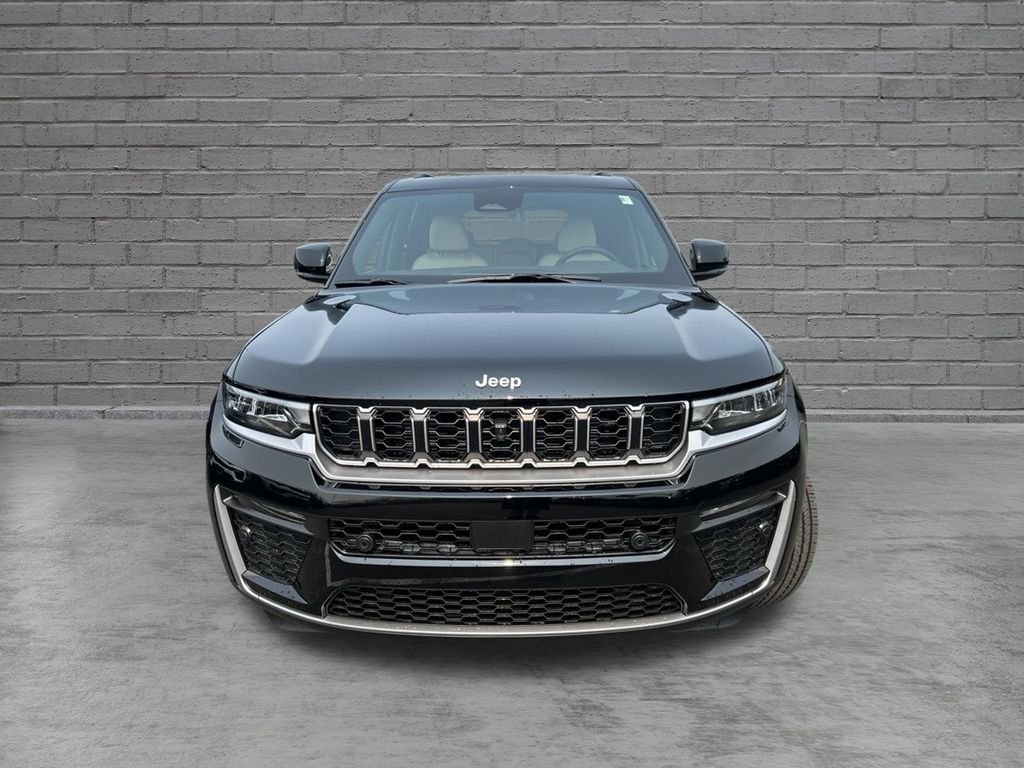 New 2026 Diamond Black Crystal Pearlcoat Jeep Limited image 2