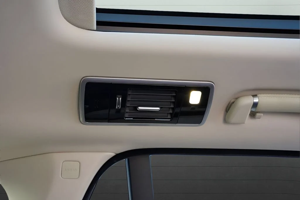 Used 2022 White Land Rover Westminster image 47