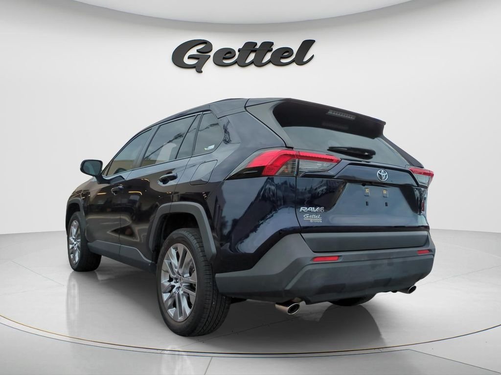 Used 2022  Toyota XLE Premium image 7