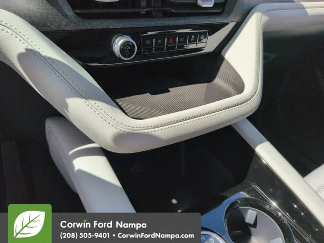New 2026 Star White Metallic Tri-Coat Ford Platinum image 17