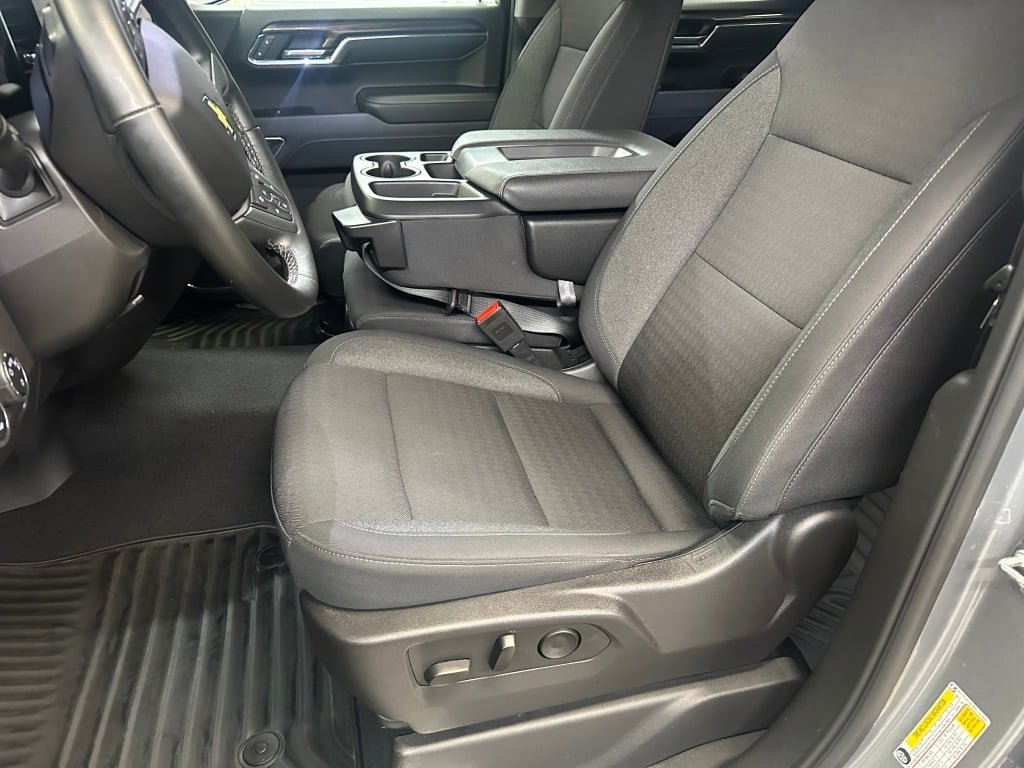 Used 2024 Sterling Gray Metallic Chevrolet LT image 5