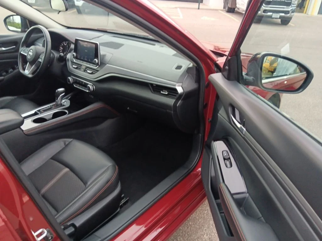 Used 2025 Scarlet Ember Nissan 2.5 SR image 32