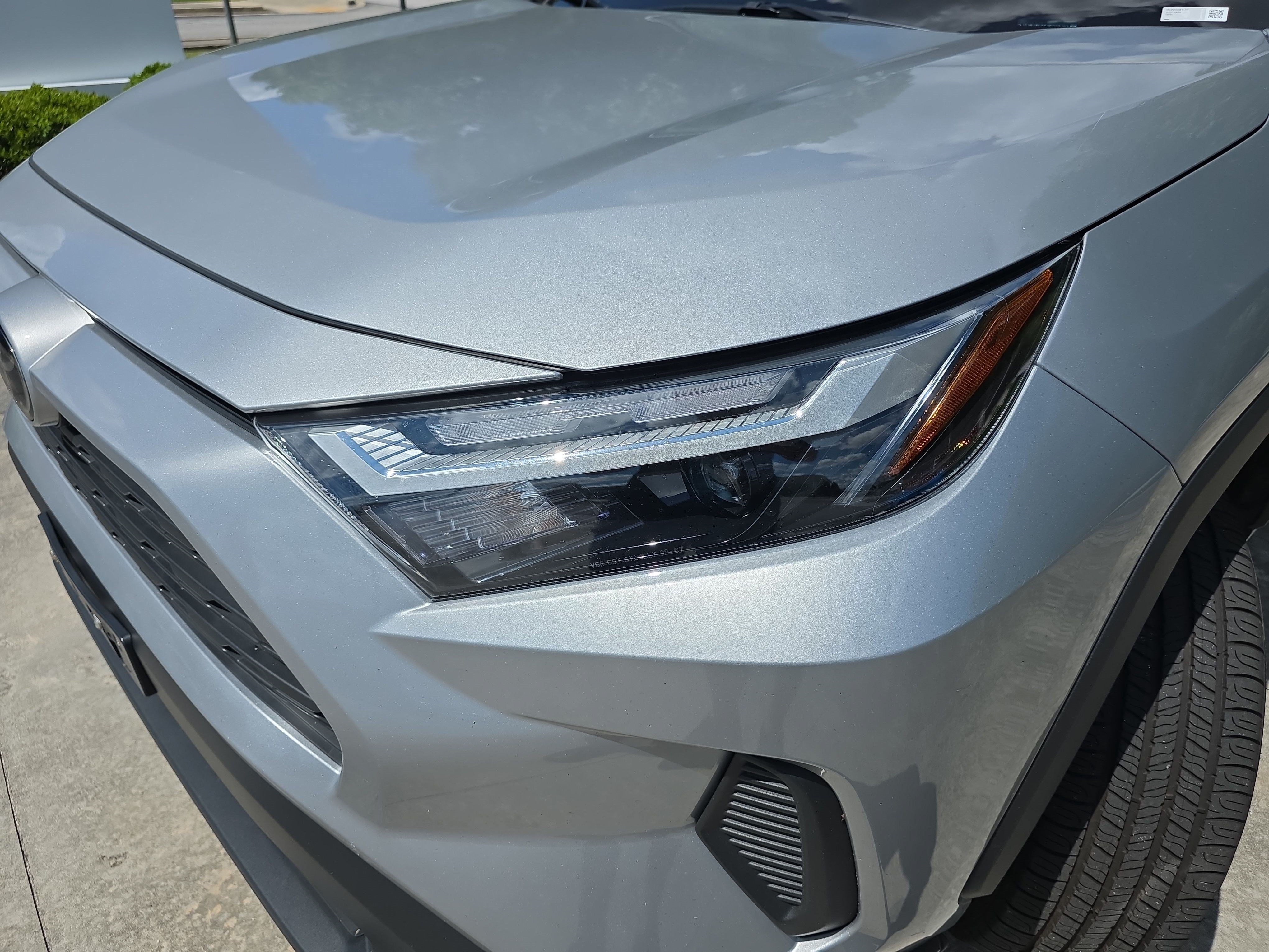Used 2025 Silver Sky Metallic Toyota XLE image 9