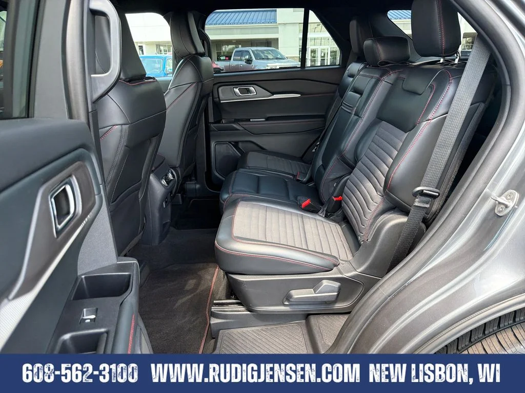 Used 2025 Gray Ford ST-Line image 24