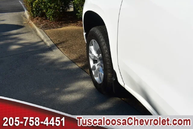 Used 2025 Summit White Chevrolet Custom image 17