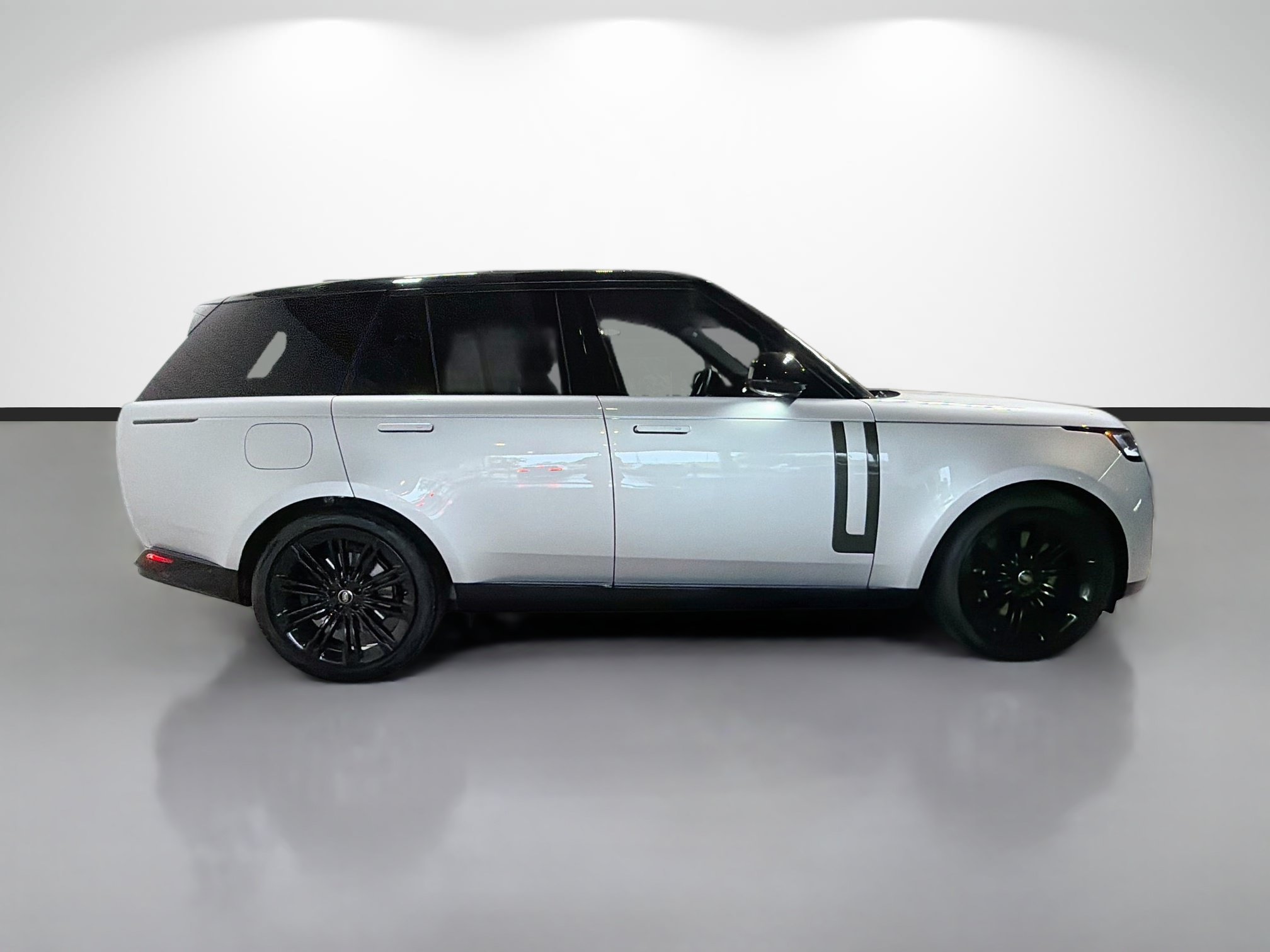 Certified Used 2025 Silver Metallic Land Rover SE image 6