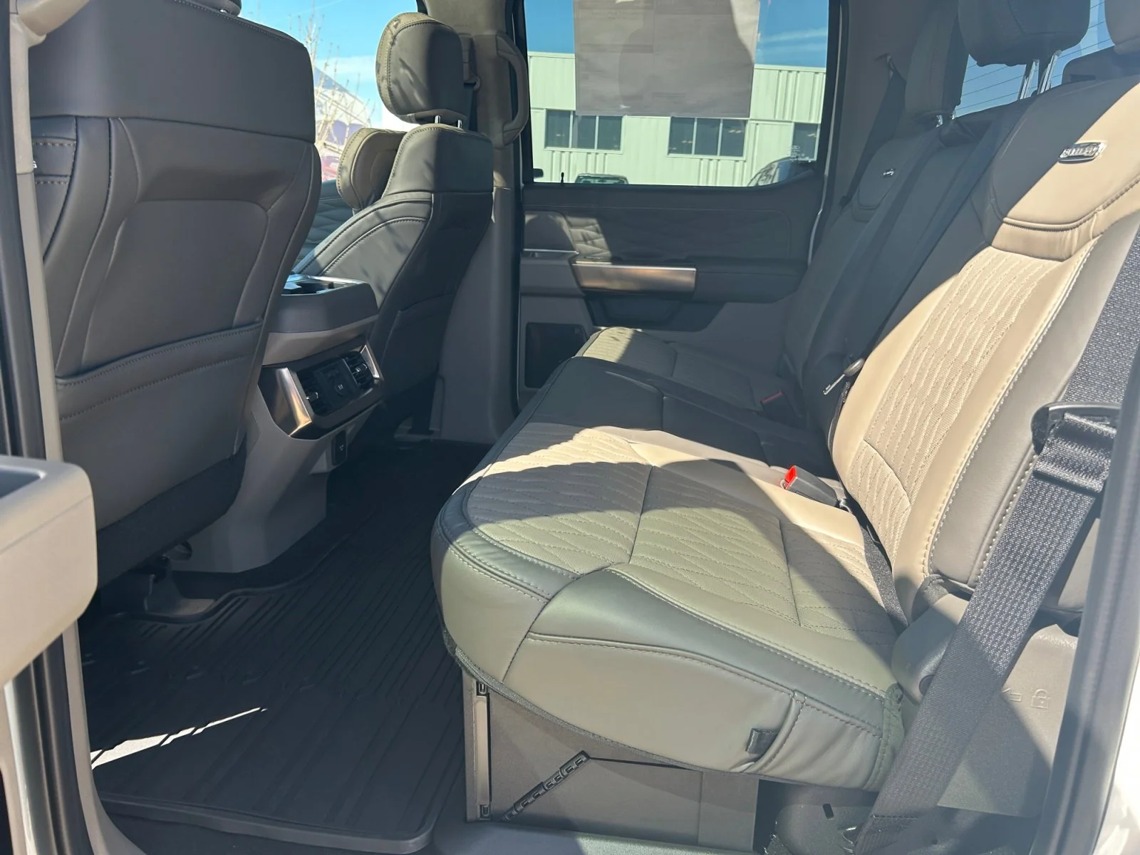 New 2026 Star White Metallic Tri-Coat Ford Platinum image 19