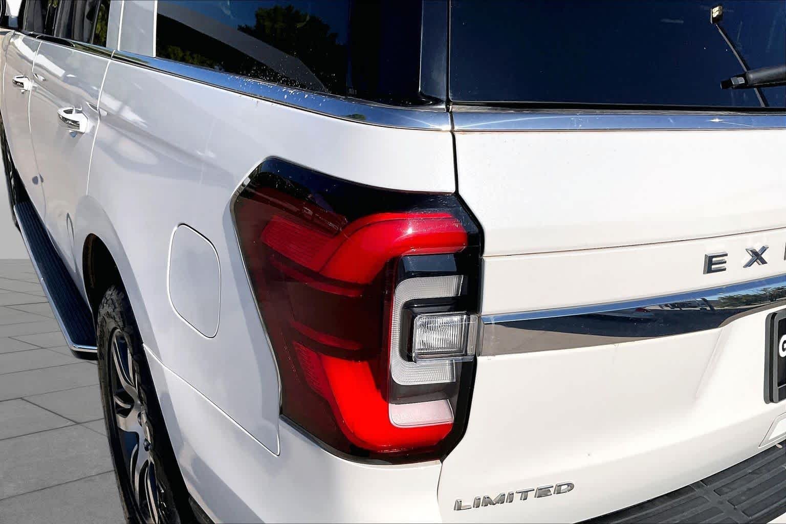 Used 2022 Star White Metallic Tri-Coat Ford Limited image 28