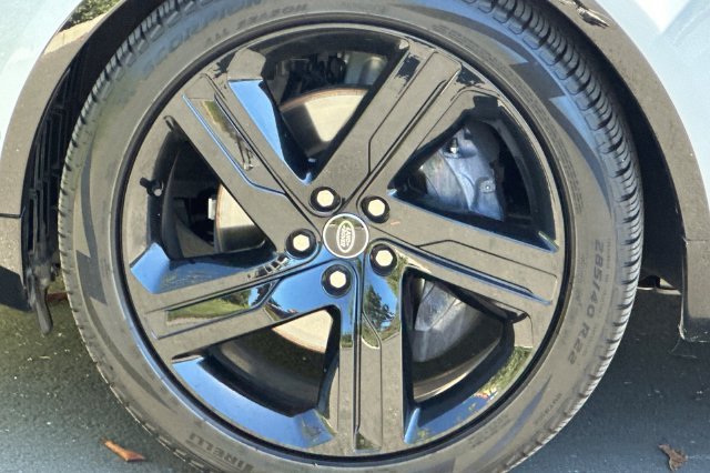 Certified Used 2025 White Land Rover Dynamic SE image 24