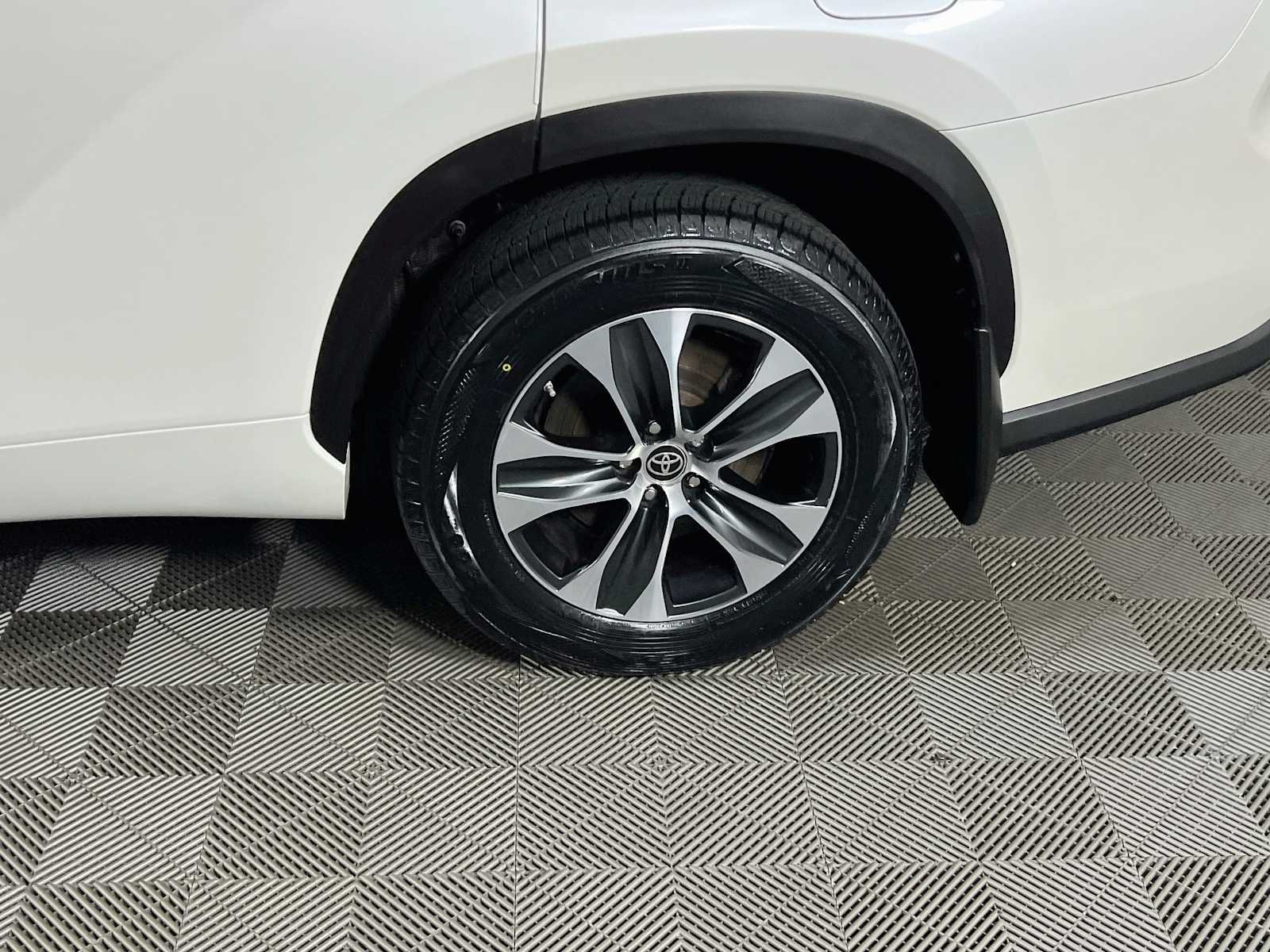 Used 2021 Blizzard Pearl Toyota XLE image 32