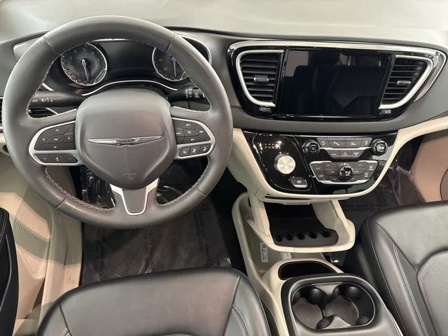 Used 2023 White Chrysler Touring L image 21