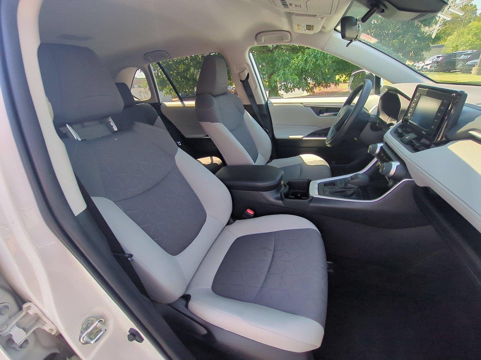 Used 2022 White TOYOTA  image 36