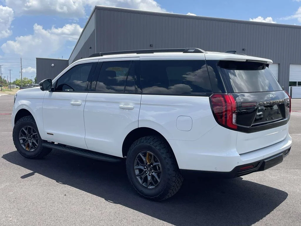 New 2025 Star White Metallic Tri-Coat Ford TREMOR® image 5