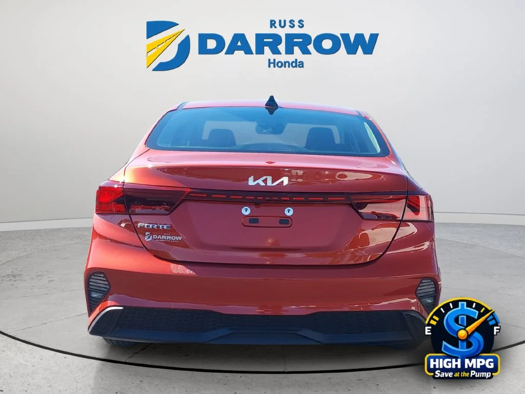 Used 2023 Red Kia LXS image 4