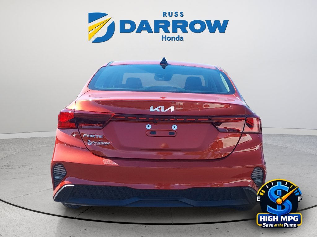 Used 2023 Red Kia LXS image 4
