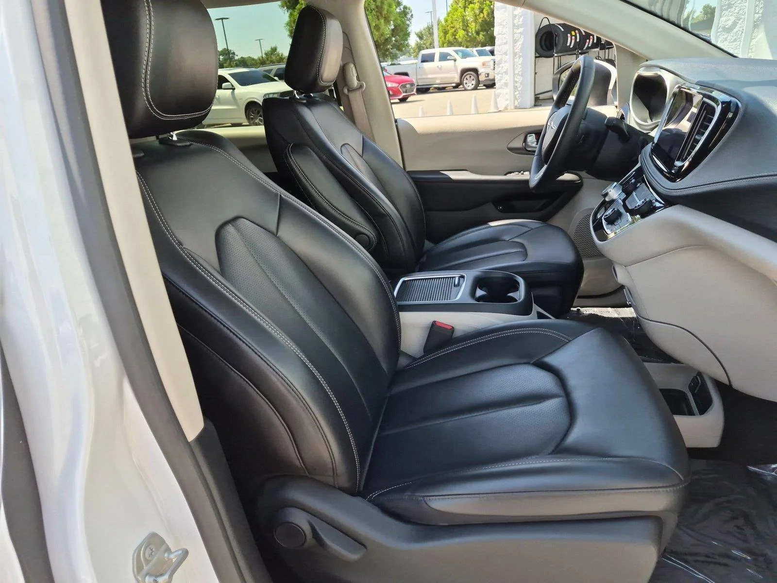 Used 2023 Bright White Clearcoat Chrysler Hybrid Touring L image 36