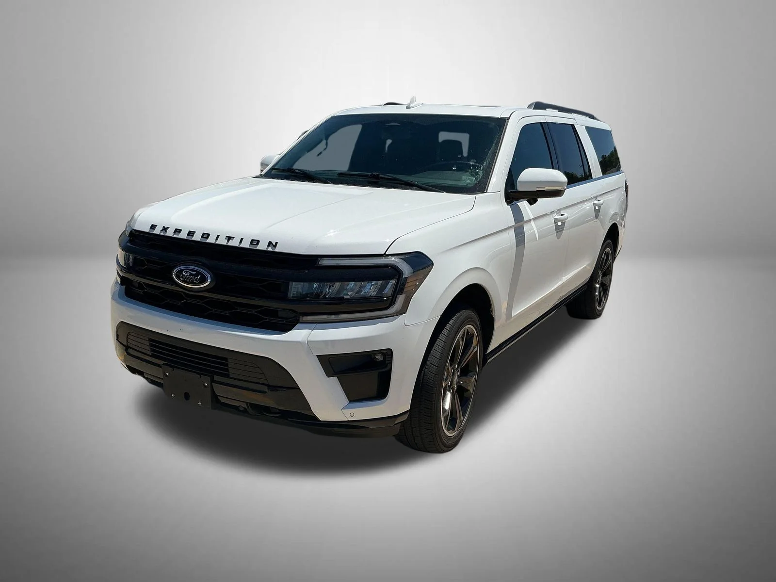 Used 2023 White Ford Limited image 1