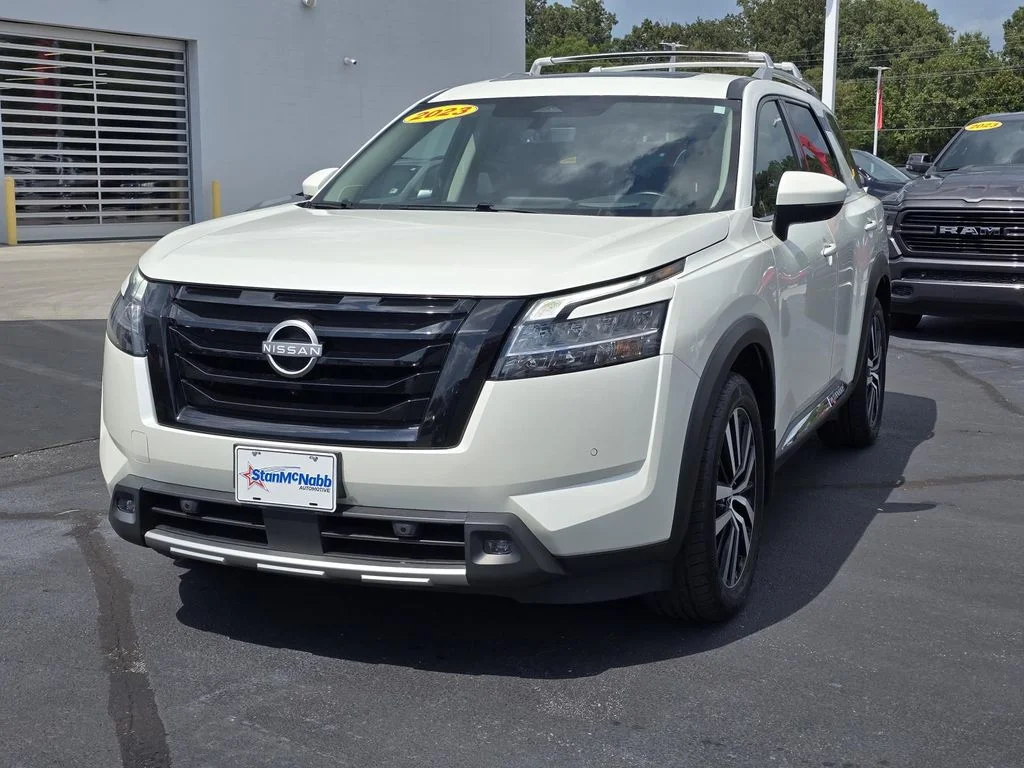 Used 2023 White Nissan Platinum 4WD image 3