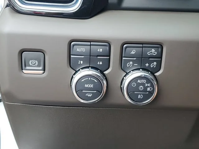 Used 2024 White Frost Tricoat GMC Denali image 21
