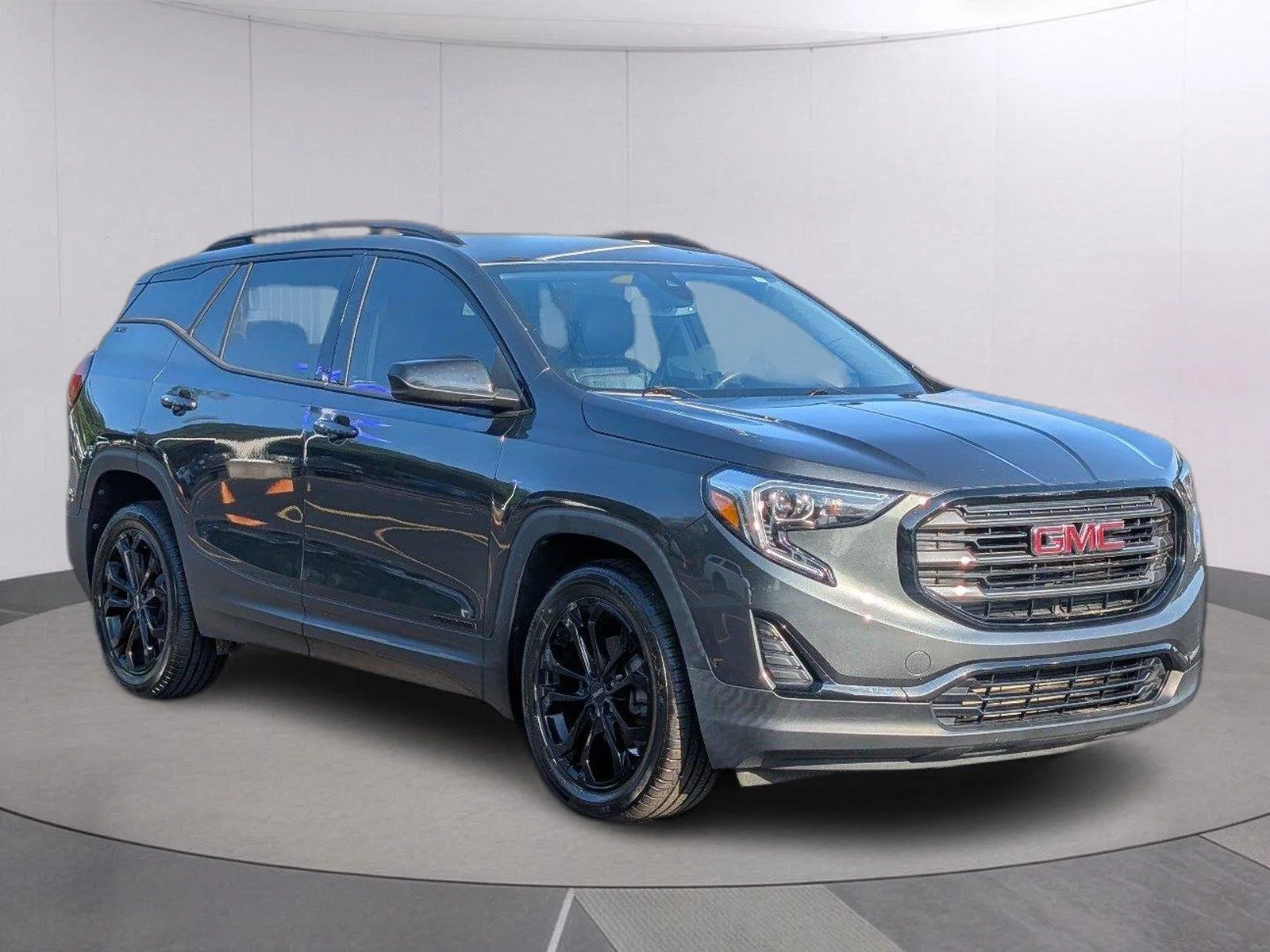 Used 2020 GRAPHITE GRAY METALLIC GMC SLE image 9