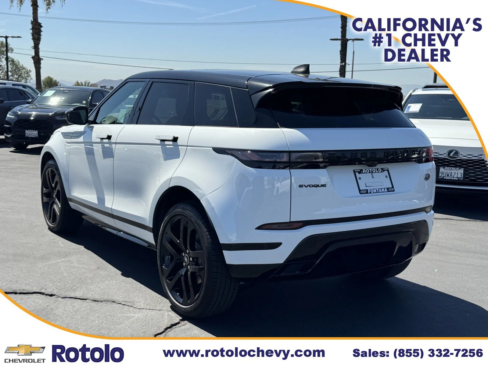 Used 2023 White Land Rover R-Dynamic SE image 4