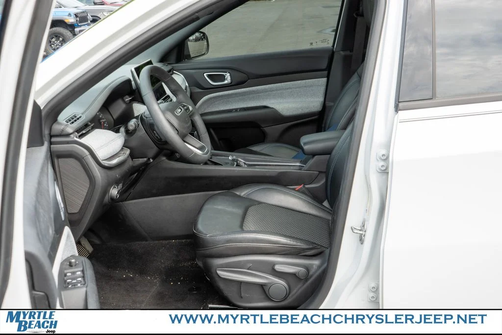 Certified Used 2023 Bright White Clearcoat Jeep Latitude image 17